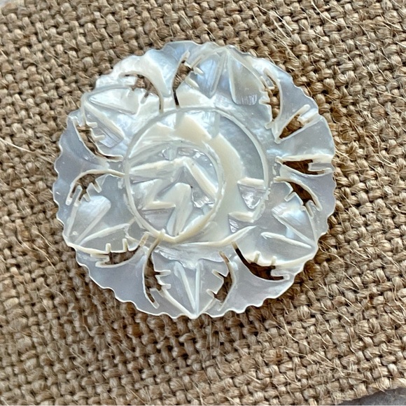 Vintage Mother of Pearl Floral Carved Brooch Pin - Picture 3 of 6